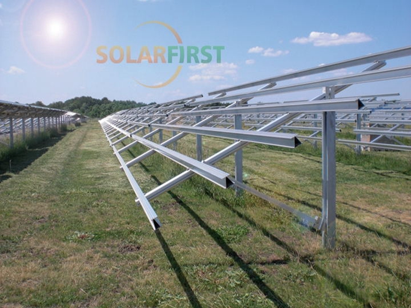 Sistema di montaggio solare a terra in acciaio