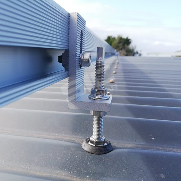 Bulloni ad appendiabiti solari per foglio di tetto in metallo