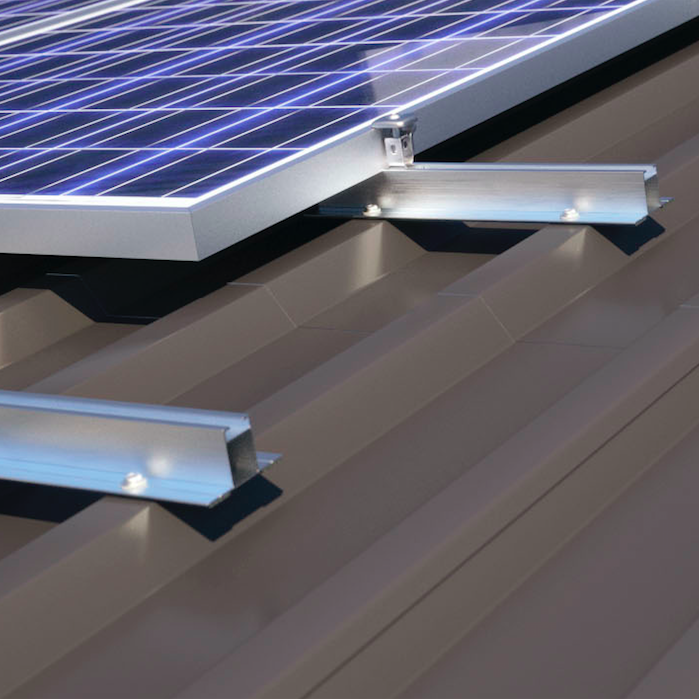 Supporto per pannelli solari per lamiera di metallo trapezoidale