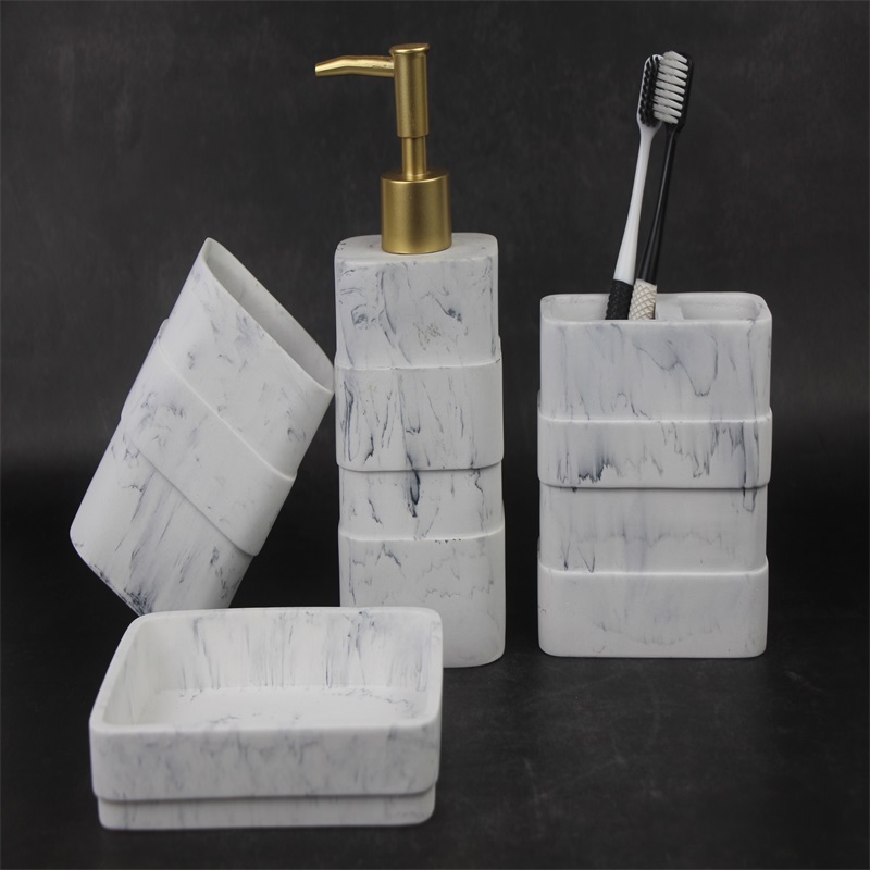 Set da bagno decorativo in resina color block da quattro pezzi