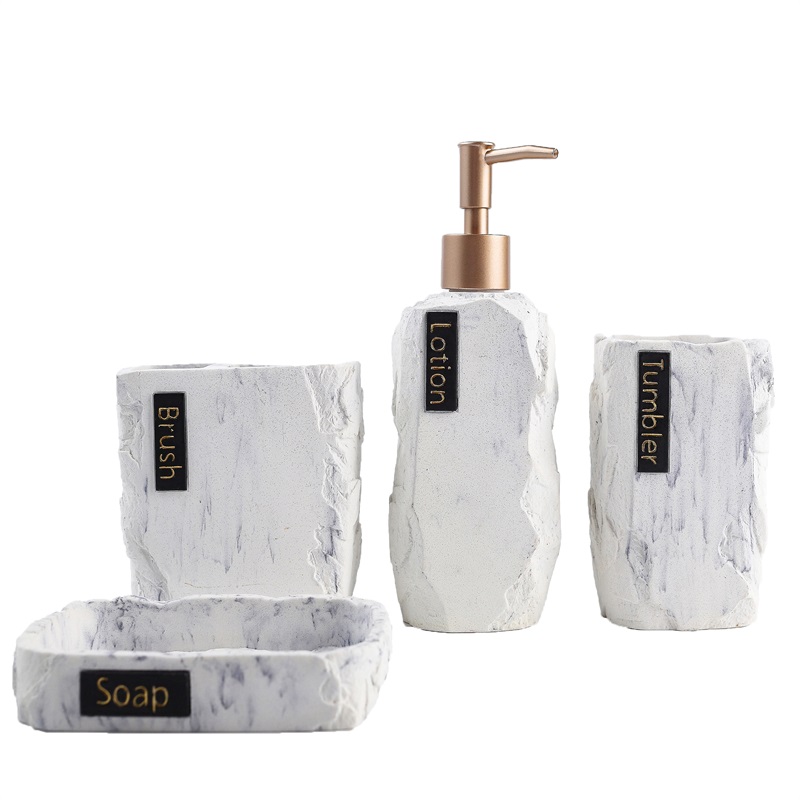 Quattro set di accessori da bagno in resina con texture roccia
