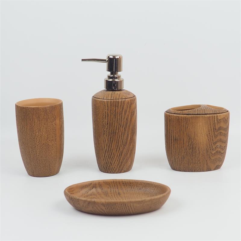 Quattro set da bagno in legno resina