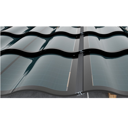 Moderno tetto a pannelli solari per la casa tutto nero tagliato a metà multifunzionale