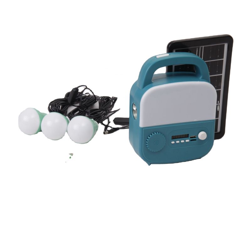Sistema di illuminazione solare portatile con bulbo LED luminoso